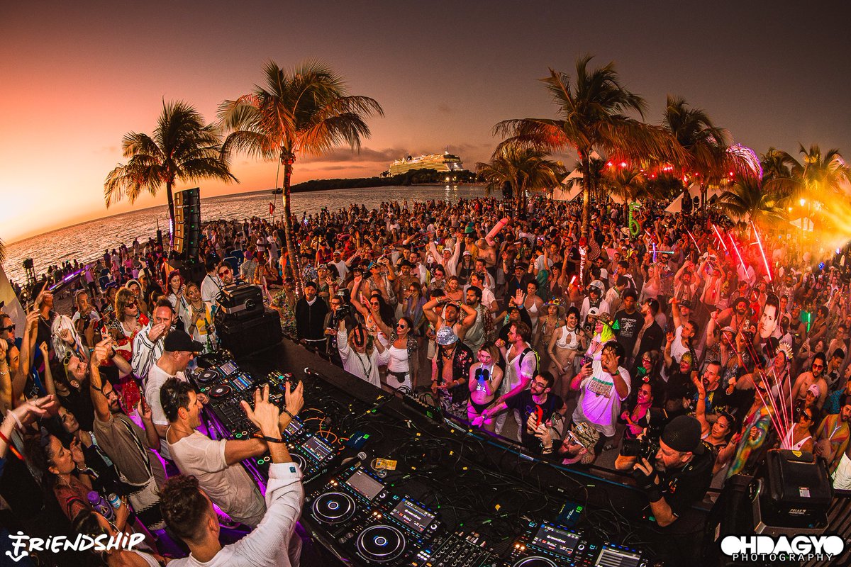 destructoamf's tweet photo. Words can not describe this last FriendShip.
Thank you for believing in me and my vision.
You guys always trust me and I was finally able to deliver on the scale that I have always wanted to.
Being on the island watching the sunrise with All My Friends was magical.
This may have been my favorite event I have ever produced.  Much love and gratitude to my team, all the amazing artists, and most important my beloved ship family. You are truly amazing and inspire me to do what I do. Until the next one.
Xo.  Pics @rukes & @ohdagyo