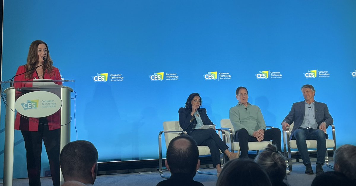 JoeDesiderio's tweet photo. #CES2024  “This Time, It’s Different – Where Healthcare Transformation is Working” @drgnayyar kicking it off with a couple of guys you might recognize… #CostPlusDrugs #Transcarent A great way to wrap the day @CatherineLPugh ! https://t.co/wad9MdrGEJ