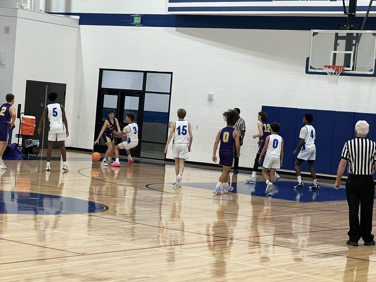 DrBrentRingo's tweet photo. Double digit wins for the 8th Grade Spikes and Lady Spikes @HPetersonMS. Athletes all over the court. And, great time on The Buck and Mike FM talking about all the great happenings in @kerrvilleisd. #TFND #KISDinspires https://t.co/mitwEWI8Nj