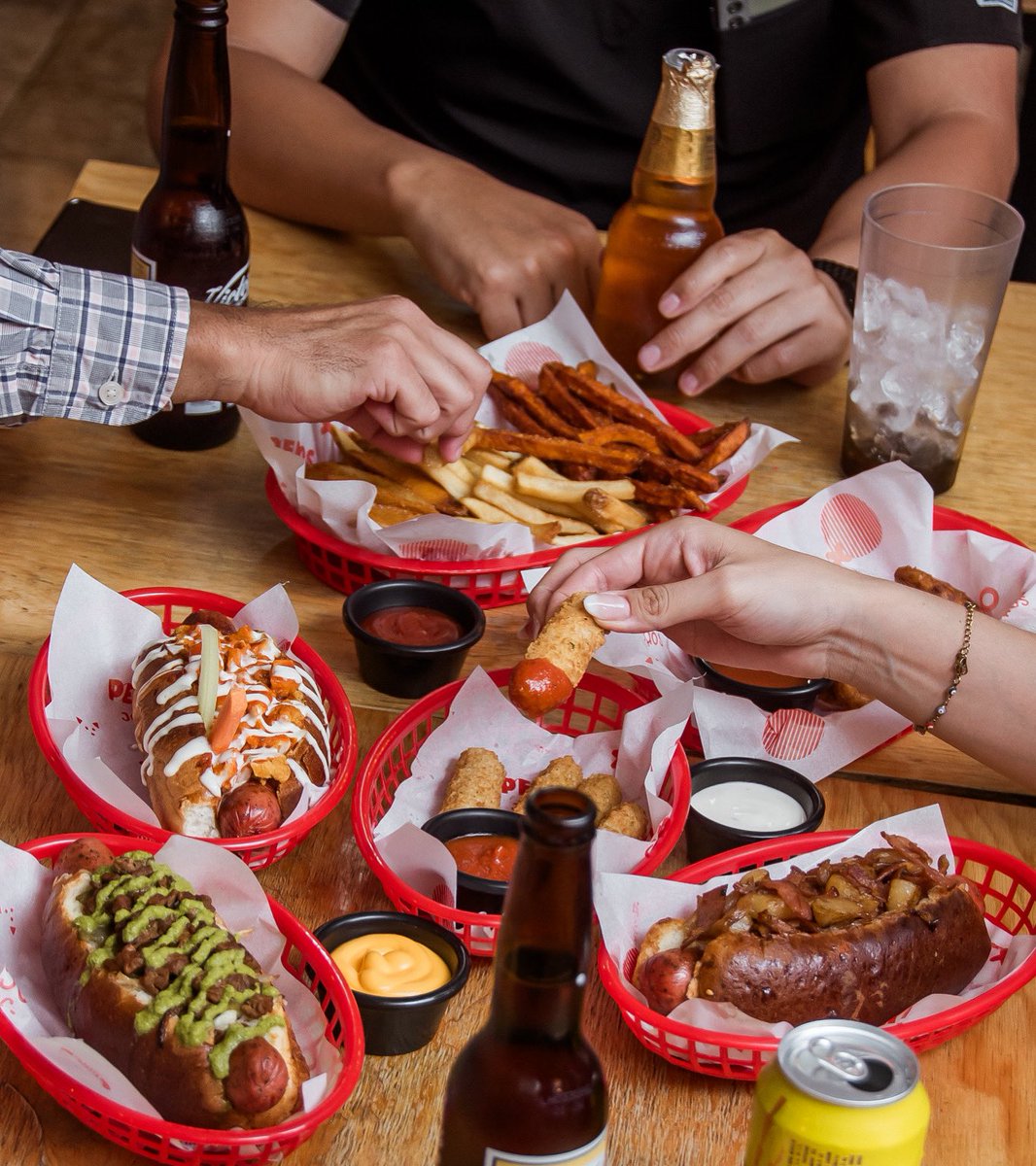 PerrosJochos's tweet photo. Friendly reminder que hoy jueves tenemos promo en las medias 🍺 (Corona, Victoria y Corona Light)⁣⁣⠀
⁣⁣⠀
Promoción válida únicamente en consumo en restaurante y acompañado de alimentos.⁣⁣⠀
⁣⁣⠀
#PerrosFancyJochos #JochosPerrones #Torreón #hotdogs #DistritoColón https://t.co/NlymDly5Tl