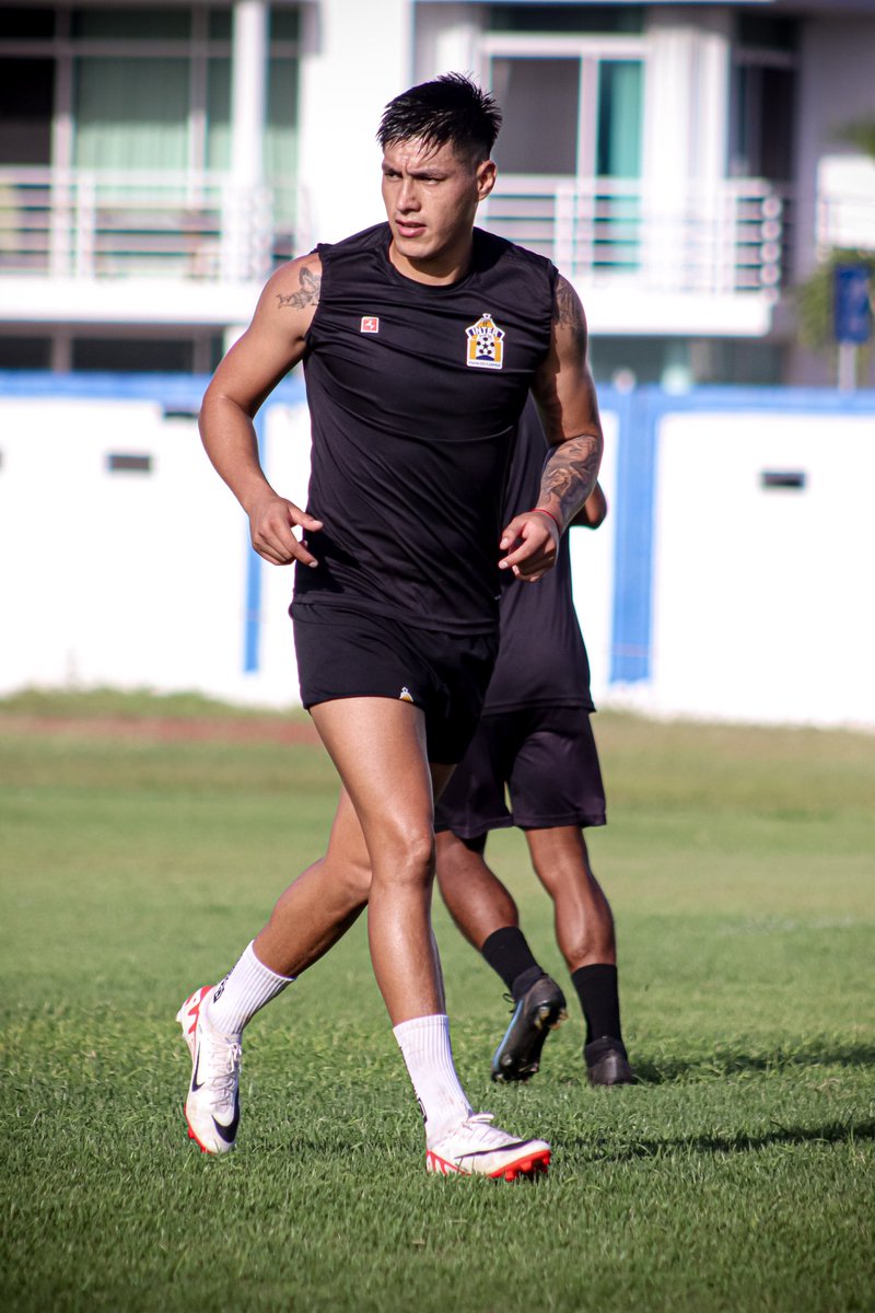 SomosInterPlaya's tweet photo. 📰 #LaPrevia | ¡Por la primera victoria! 👊 Este viernes ante los Halcones de Zapopan, el #InterPlaya abre el telón del 🏟️ M. Villanueva en 2024 con el reinicio de la @LigaPremier_FMF. 

👉🏻 https://t.co/tksdtA7JDS

#DaleInter 🔵⚪️ https://t.co/DRpHWqaUAV