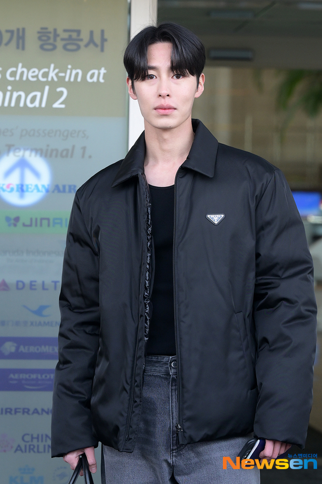 Lee Jaewook at Incheon International Airport departing to Italy