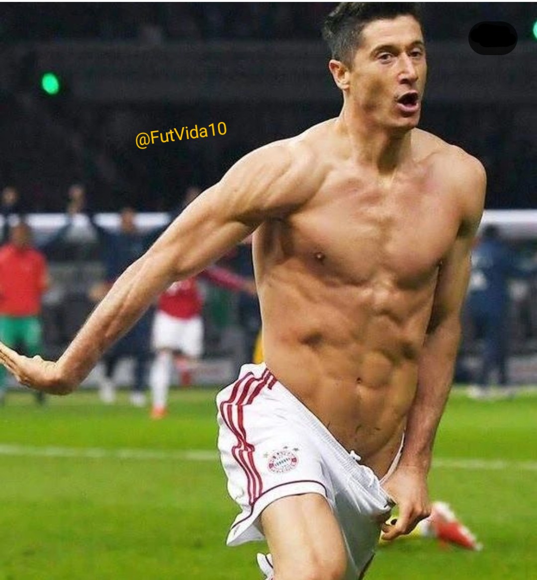 FutVida10's tweet photo. Achava que o polonês Robert Lewandowski era peludinho.
🇵🇱🇵🇱🇵🇱😏😏😏
#Futebol #Soccer #Football #Gostoso #Lindo #Gostoso #Charme #Tesao #Polonia #Barcelona #Polones #LewandowskiFV #RobertLewandowskiFV https://t.co/4gdm5GLqp7