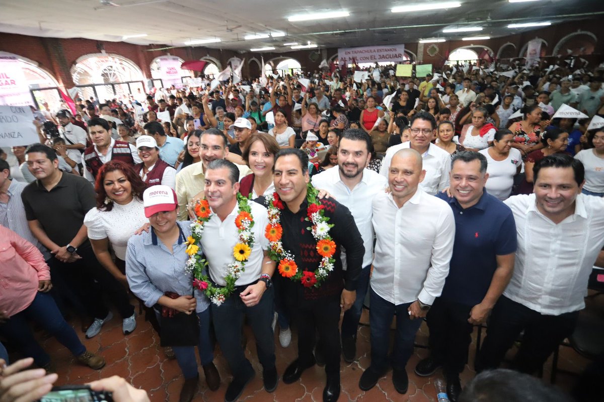 yamilmelgar's tweet photo. Agradezco la visita de mi amigo @ramirezlalo_ Coordinador de la Defensa de la Transformación de Chiapas, al encuentro con militantes y simpatizantes de @PartidoMorenaMx en Tapachula. 
Destacamos los resultados positivos del presidente @lopezobrador_ y el gobernador @RutilioEscandon.
#UnidadEsFortaleza ¡Ánimo!