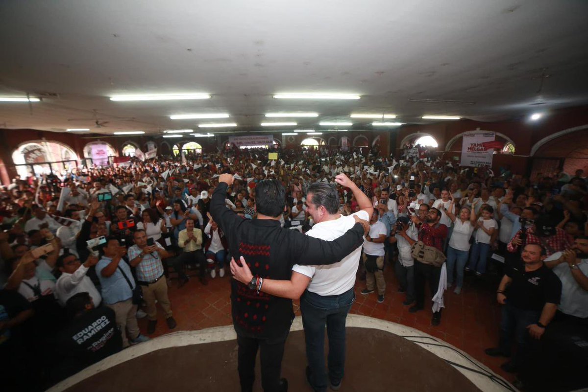 yamilmelgar's tweet photo. Agradezco la visita de mi amigo @ramirezlalo_ Coordinador de la Defensa de la Transformación de Chiapas, al encuentro con militantes y simpatizantes de @PartidoMorenaMx en Tapachula. 
Destacamos los resultados positivos del presidente @lopezobrador_ y el gobernador @RutilioEscandon.
#UnidadEsFortaleza ¡Ánimo!
