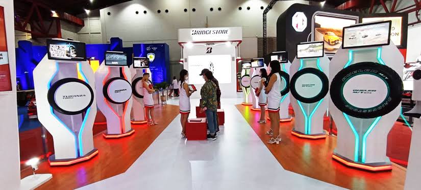 Aquaplaning /hidroplaning berkaitan dengan bentuk alur ban dan kondisi ban.

Kita bahas bentuk alur ban sesuai fungsinya, ada bbrp macam. Contoh nya minnov pakai produk Bridgestone, krn punya line up product paling lengkap.

A THREADS