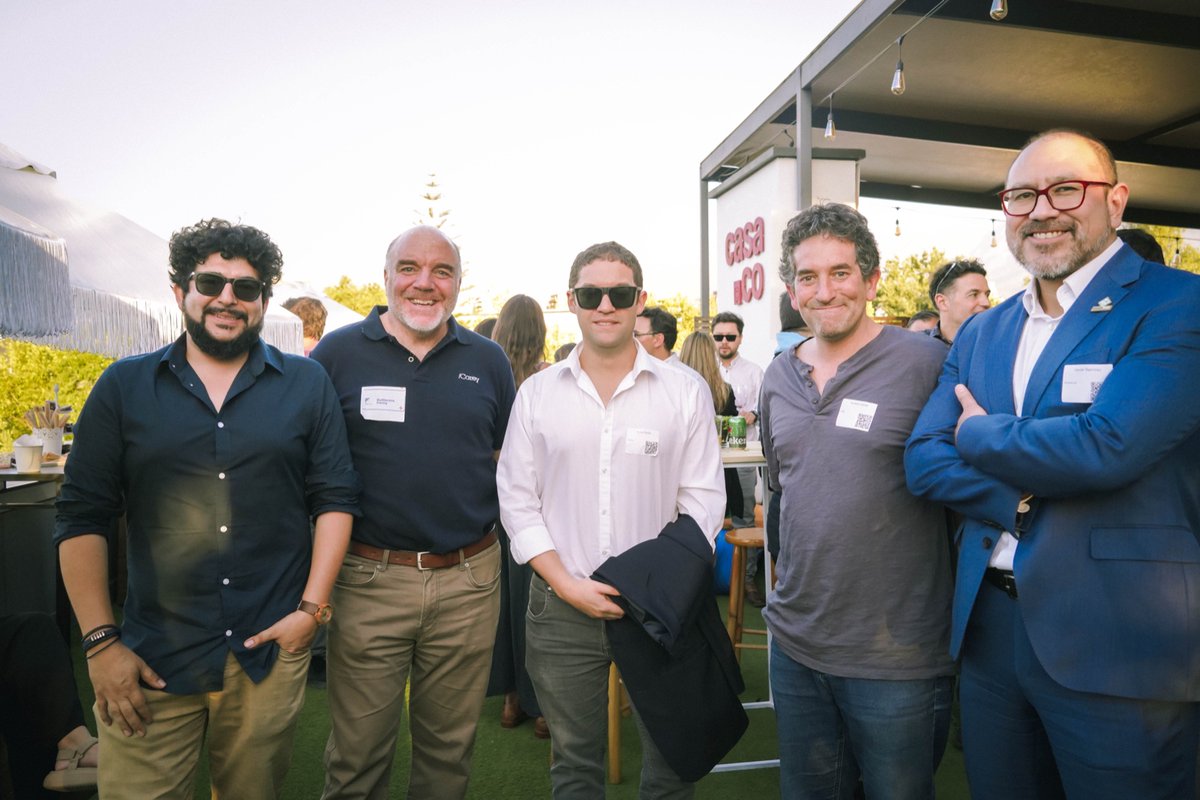 premio_avonni's tweet photo. ¡Que buen encuentro fue el que tuvimos en nuestra Terraza Abierta junto a parte del ecosistema emprendedor! 🚀 Conversamos sobre los desafíos y propósitos de este año que comienza. https://t.co/aSPWMCeAWr