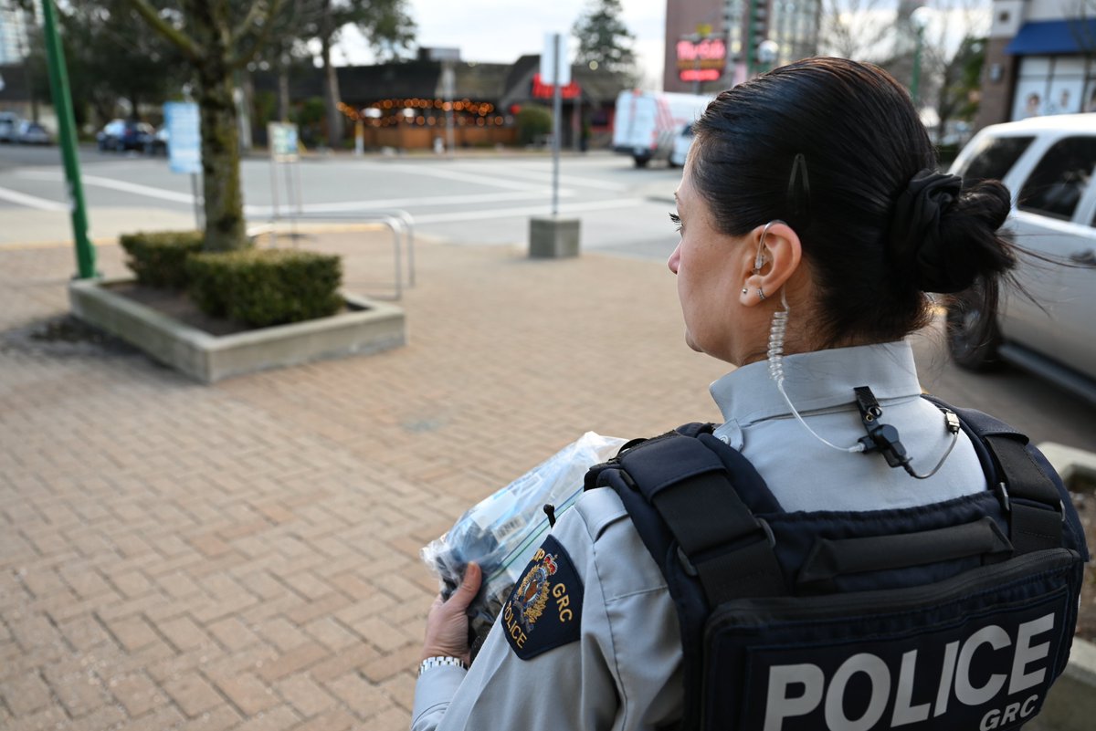 Due to subzero temps in the Lower Mainland, Burnaby RCMP has activated its cold weather response plan, which includes enhanced patrols to connect vulnerable people with shelter. Officers are also handing out cold weather safety packages.
Details: bit.ly/47s19pS