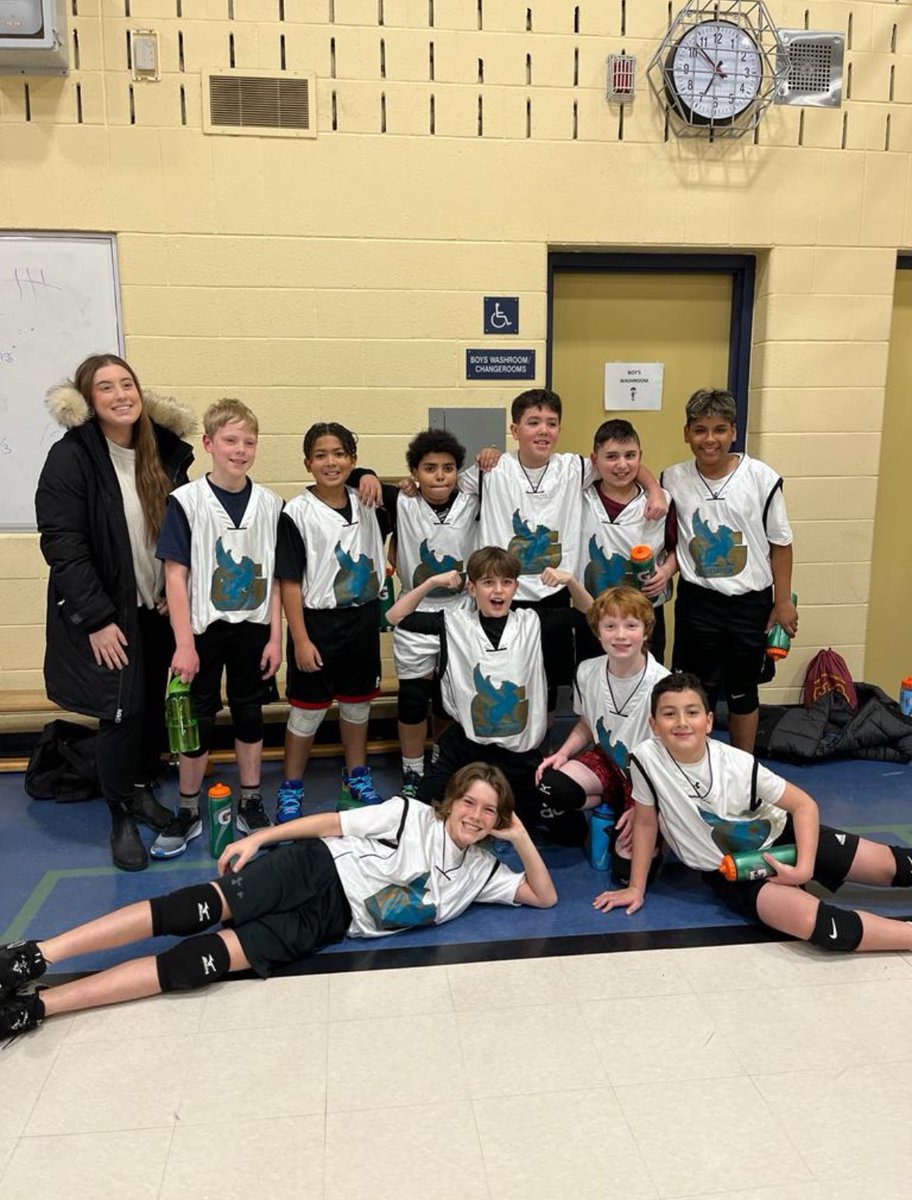 Congratulations to our Junior Boys’ Volleyball Team for the win! One of four AOOL  @CYO_HAMILTON Teams to play today! Thanks Coach Diluca! Well done gentlemen! Go Gryphons! <a href="/HWCDSB/">HWCDSB</a>