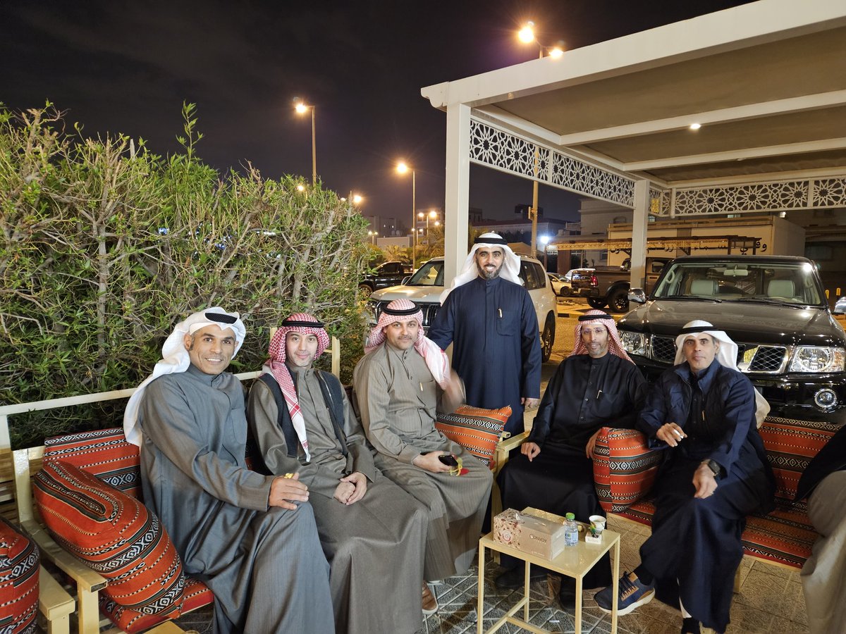 IKDLA's tweet photo. مع ابناء العمومه بديوان محمد الجدوع،،، اكرمك الله واغناك يبومبارك.
.
من اليمين:
مهنا مبارك الخميس / بومبارك.
ناشي حمدان الوطب / بوحمدان.
جدوع منديل الجدوع / بوبندر.
خالد عياد الجمل / بوسالم.
احمد جهار الجلعود / بوجهار.
ابراهيم خليف الدغيمان / بوبندر. https://t.co/Vox339P4pT