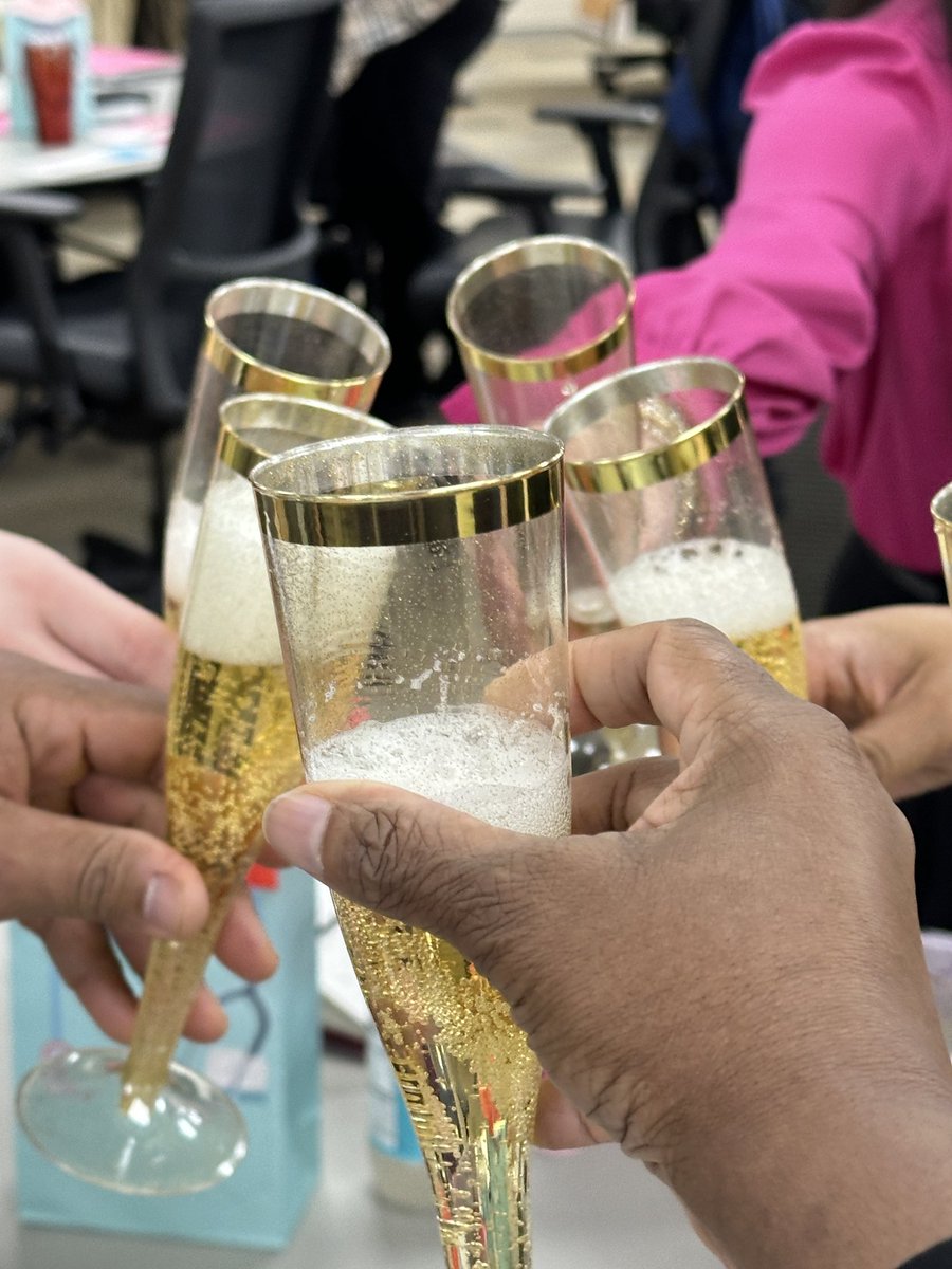 drrachelalex's tweet photo. Today’s ILT filled my bucket with nuggets of wisdom and a shift in thinking as we toasted to #2020More. @DrCrystalWatson asked us if we were recovering or resetting over the break. If we were recovering, we need to fix some things! @drgoffney shared a nugget from John Maxwell remindinng us when setting a goal to “Decide once and manage every day.” #LeadershipMatters