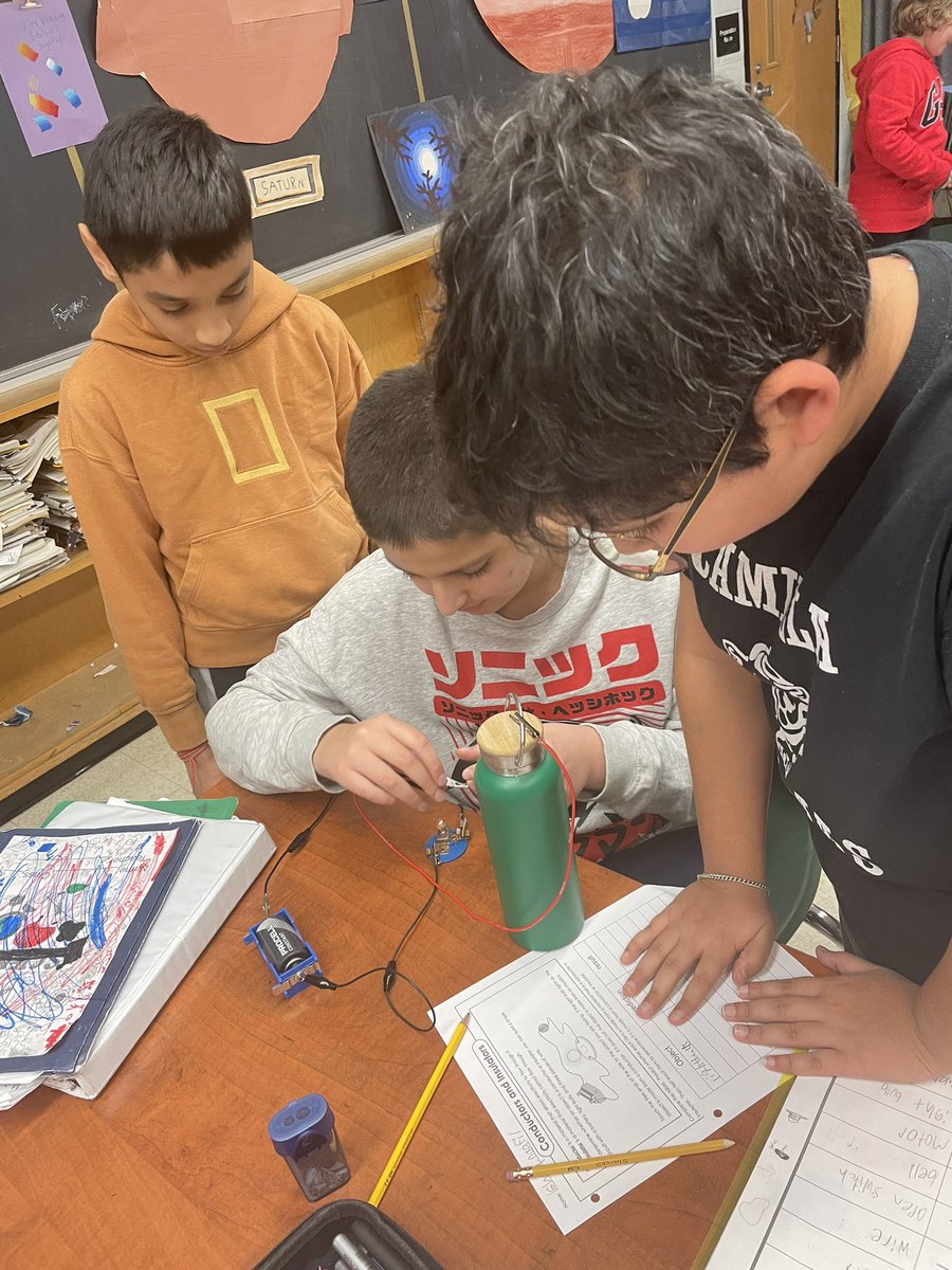 Mrs_Chae_Art's tweet photo. Circuits circuits circuits!  Testing conductivity of objects around the classroom.  We love experimenting! @CamillaRoad #scienceClassroom #electricity https://t.co/RLbdKT1Kow