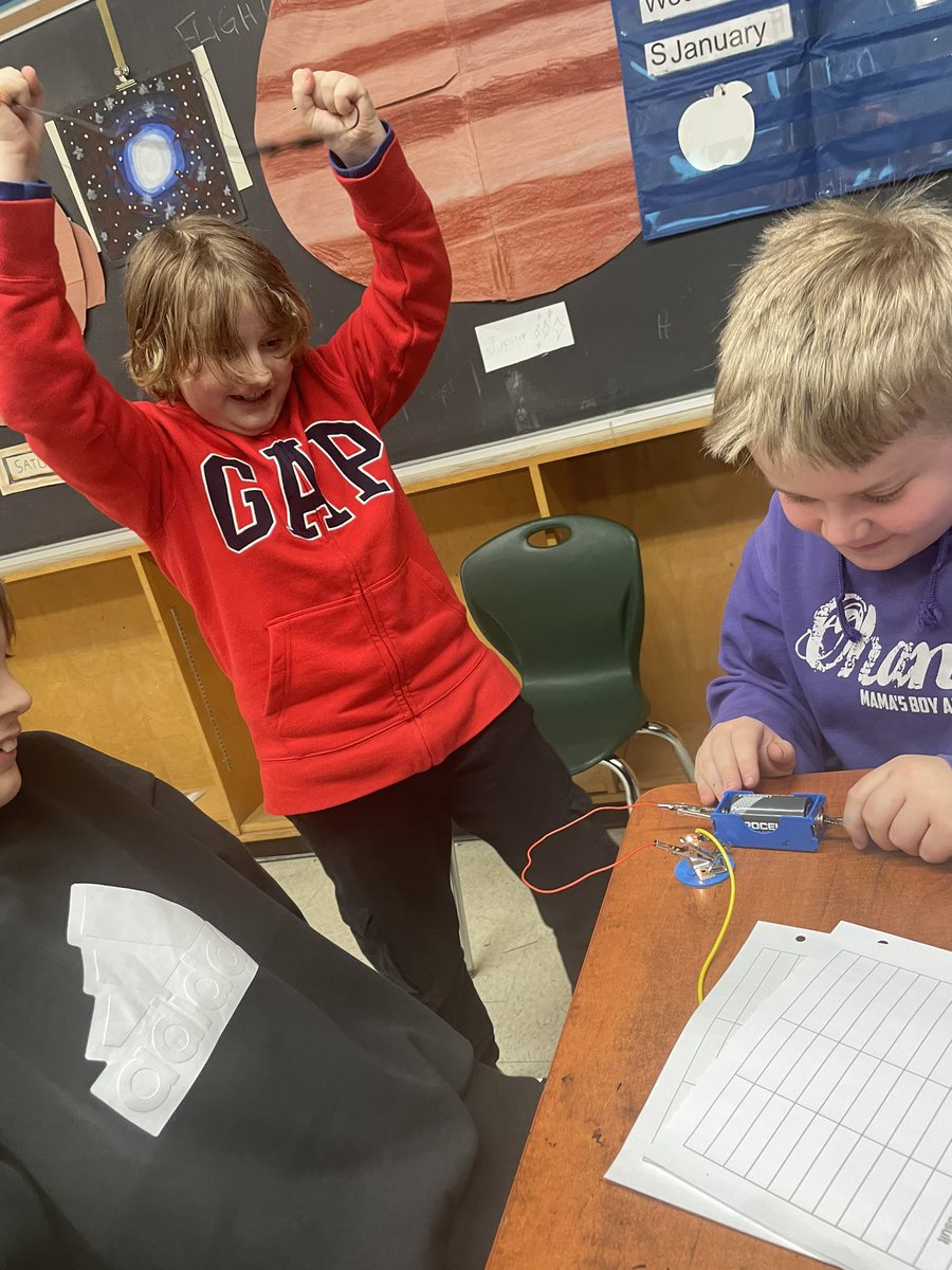 Mrs_Chae_Art's tweet photo. Circuits circuits circuits!  Testing conductivity of objects around the classroom.  We love experimenting! @CamillaRoad #scienceClassroom #electricity https://t.co/RLbdKT1Kow