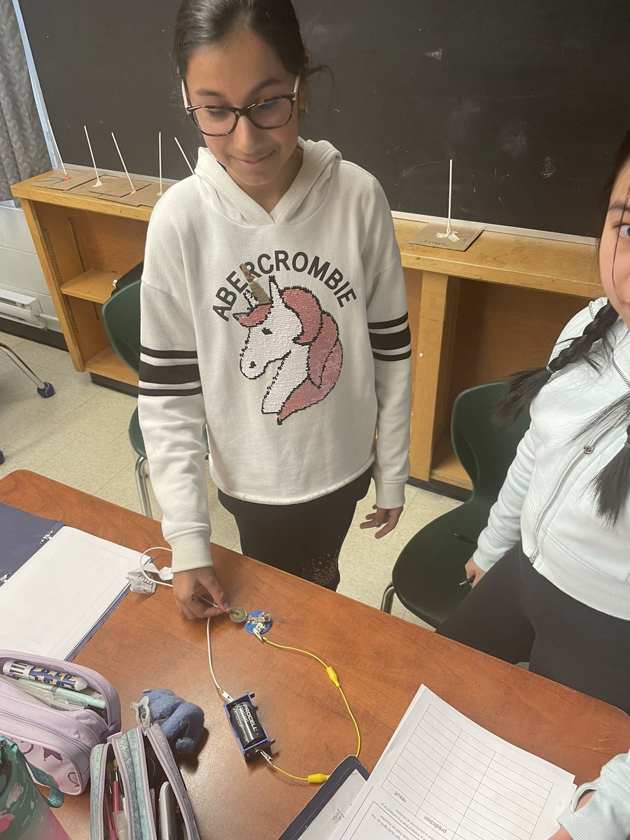 Mrs_Chae_Art's tweet photo. Circuits circuits circuits!  Testing conductivity of objects around the classroom.  We love experimenting! @CamillaRoad #scienceClassroom #electricity https://t.co/RLbdKT1Kow