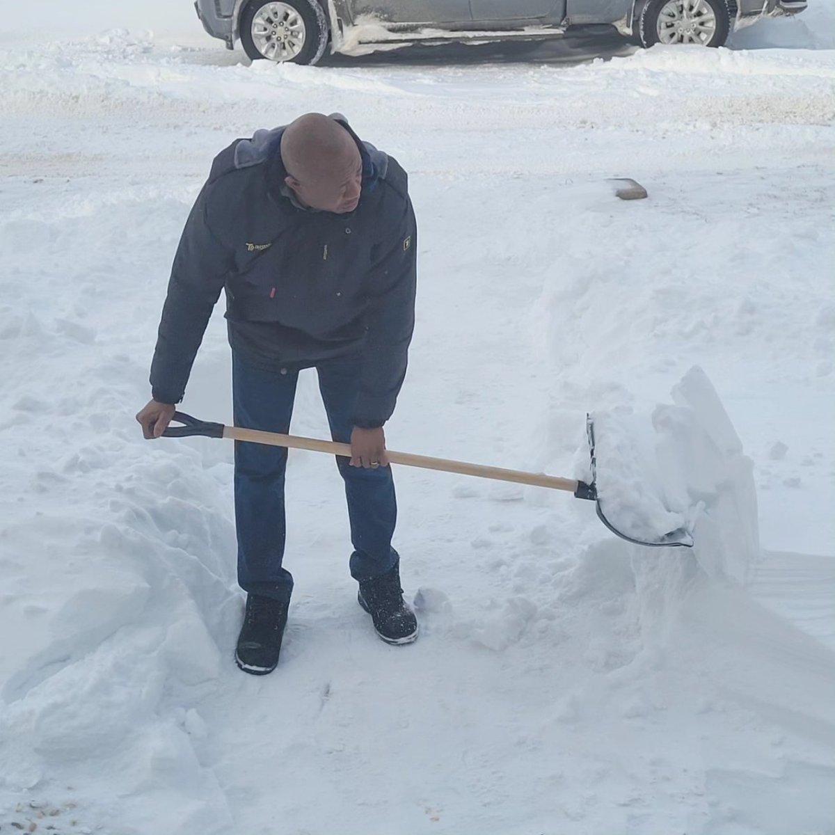 Uche_mn's tweet photo. First snow shoveling since this Winter!
völlig unglaublich https://t.co/2OjDLpa9R9