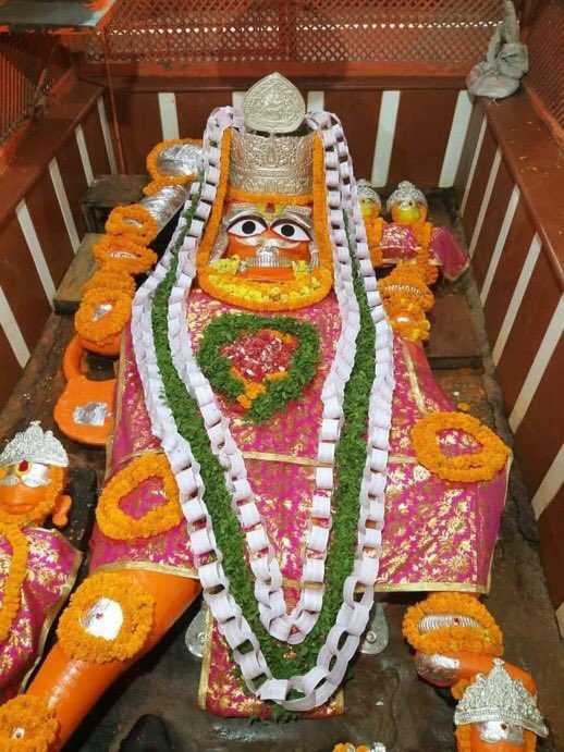 NEHA_S_K's tweet photo. प्रयागराज से लेटे हुए हनुमान जी के अद्भुत, अलौकिक दर्शन🚩🙏 https://t.co/JmHI6Es6vq
