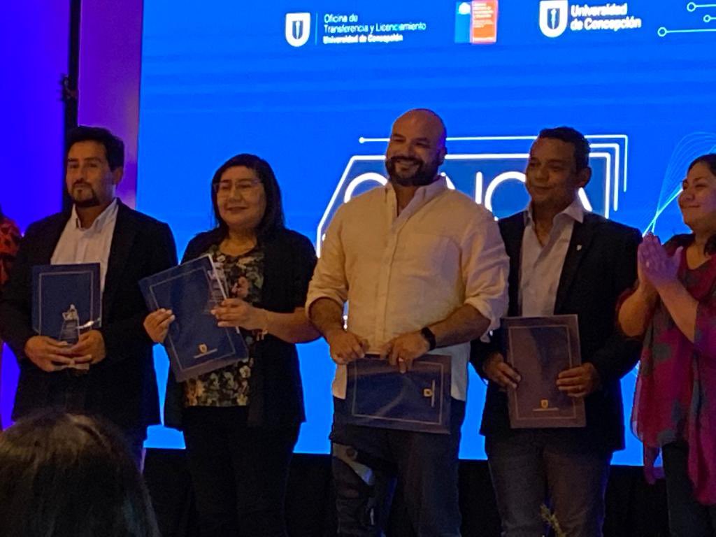 Súper contenta con el premio Ciencia con impacto 2024..