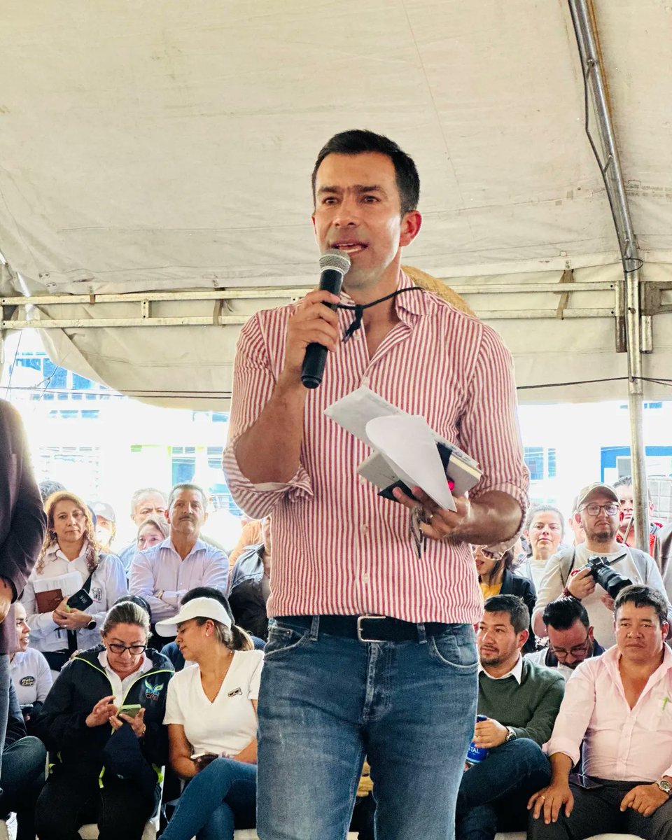 JRobertoSalazar's tweet photo. #RepresentanteEnElTerritorio | Acompañamos a nuestro gobernador @JorgeEmilioRey junto al equipo de gobierno, con los diputados @consRamoscamp y @hrafaeltamayo, los alcaldes municipales y comunidades, a la jornada de "Diálogos Comunitarios" en la provincia de #Ubaté. https://t.co/nwiSLQemNJ
