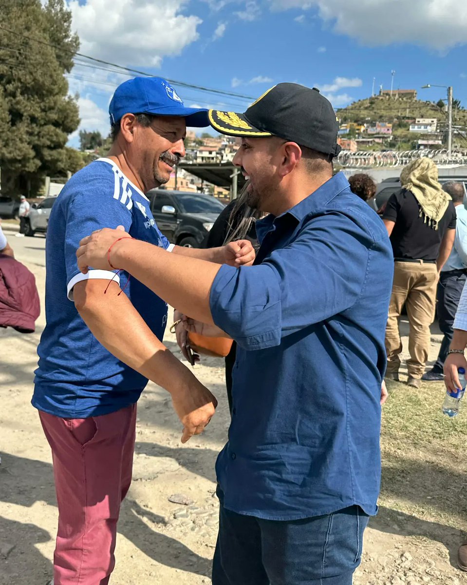 JRobertoSalazar's tweet photo. #RepresentanteEnElTerritorio | Acompañamos a nuestro gobernador @JorgeEmilioRey junto al equipo de gobierno, con los diputados @consRamoscamp y @hrafaeltamayo, los alcaldes municipales y comunidades, a la jornada de "Diálogos Comunitarios" en la provincia de #Ubaté. https://t.co/nwiSLQemNJ
