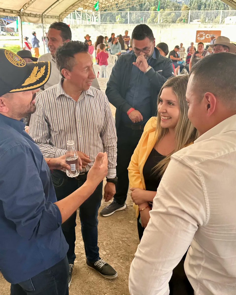 JRobertoSalazar's tweet photo. #RepresentanteEnElTerritorio | Acompañamos a nuestro gobernador @JorgeEmilioRey junto al equipo de gobierno, con los diputados @consRamoscamp y @hrafaeltamayo, los alcaldes municipales y comunidades, a la jornada de "Diálogos Comunitarios" en la provincia de #Ubaté. https://t.co/nwiSLQemNJ