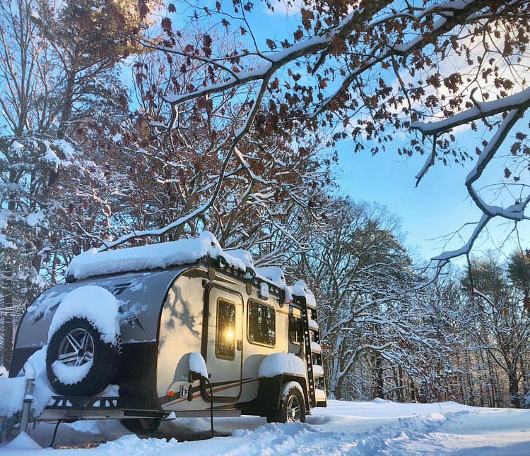 EncoreRv's tweet image. Winter weather is approaching!❄️ No problem for RŎG owners – crafted with high-quality materials throughout, they’re ready to stand up to the winter chill.

#encorerv #rogadventuretrailers #qualitybuilt #rvlife