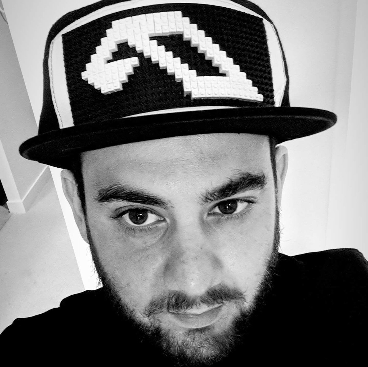 SimonSayz87's tweet photo. @colorize_bot do your thing please :D https://t.co/EjTdzmOYY0