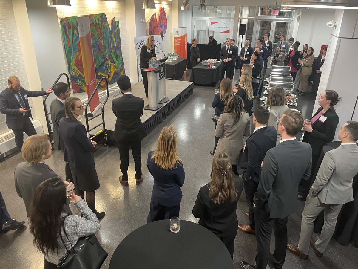 LawProfHolloway's tweet photo. A terribly cold night didn’t stop our wonderful ⁦@UCalgaryLaw⁩ students and about 40 firms from attending our annual 1L reception! This kind of spirit is one of the best things about being Dean here! https://t.co/GhXICzNUZh
