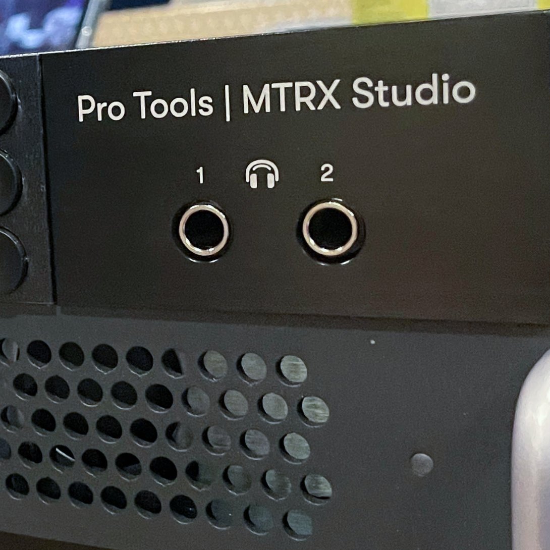 ⚡ Pro Tools | MTRX Studio
📷 instagr.am/ggack_studio
▶️ avid.com/pro-tools

#avid #mtrxstudio #protools #ggackstudio #plug #io #audiogear #avidprotools