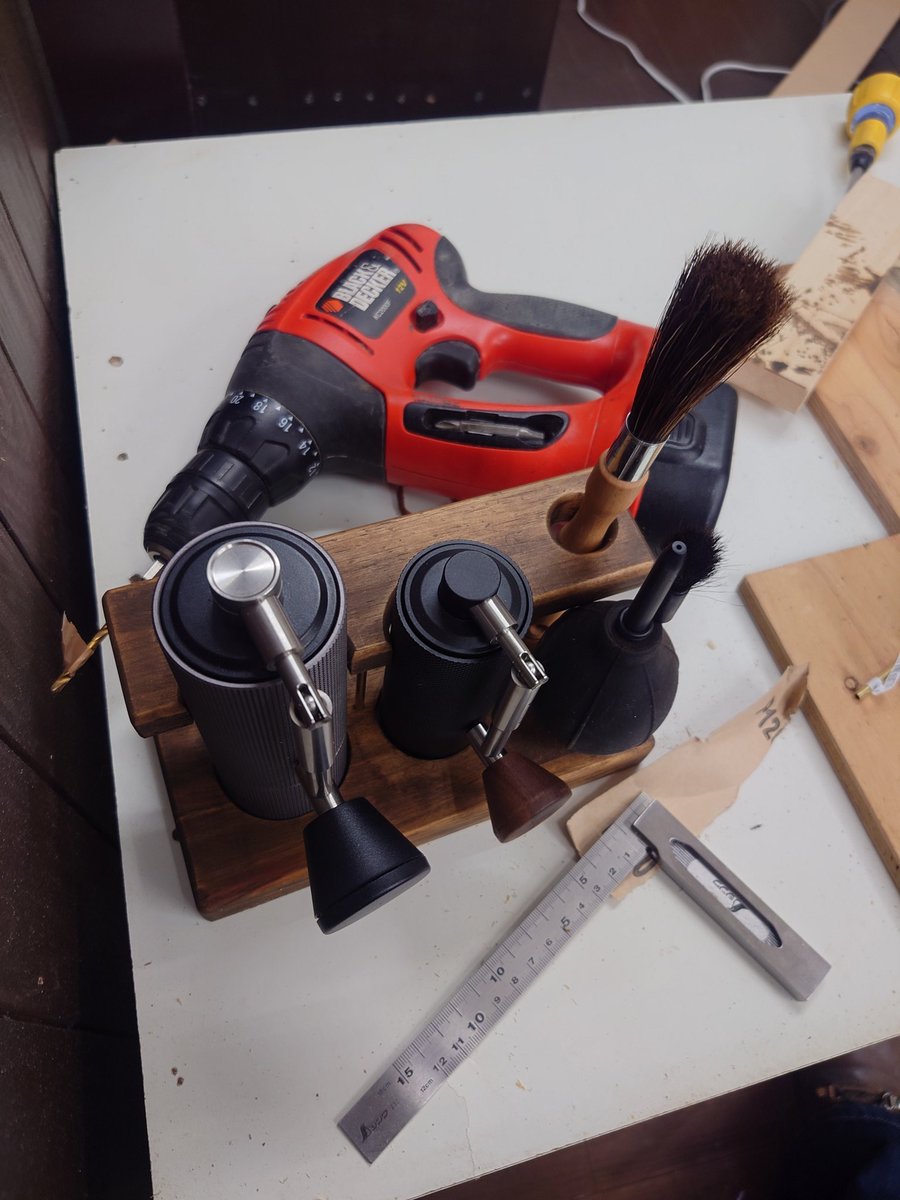 bar_ber_gorilla's tweet photo. 仕事が暇で、空いた時間で作ってみた🔨🪚🪛
 #珈琲ミルスタンド
 #珈琲  #コーヒー
 #タイムモア
 #コーヒーミル https://t.co/iBcmzZ9v41
