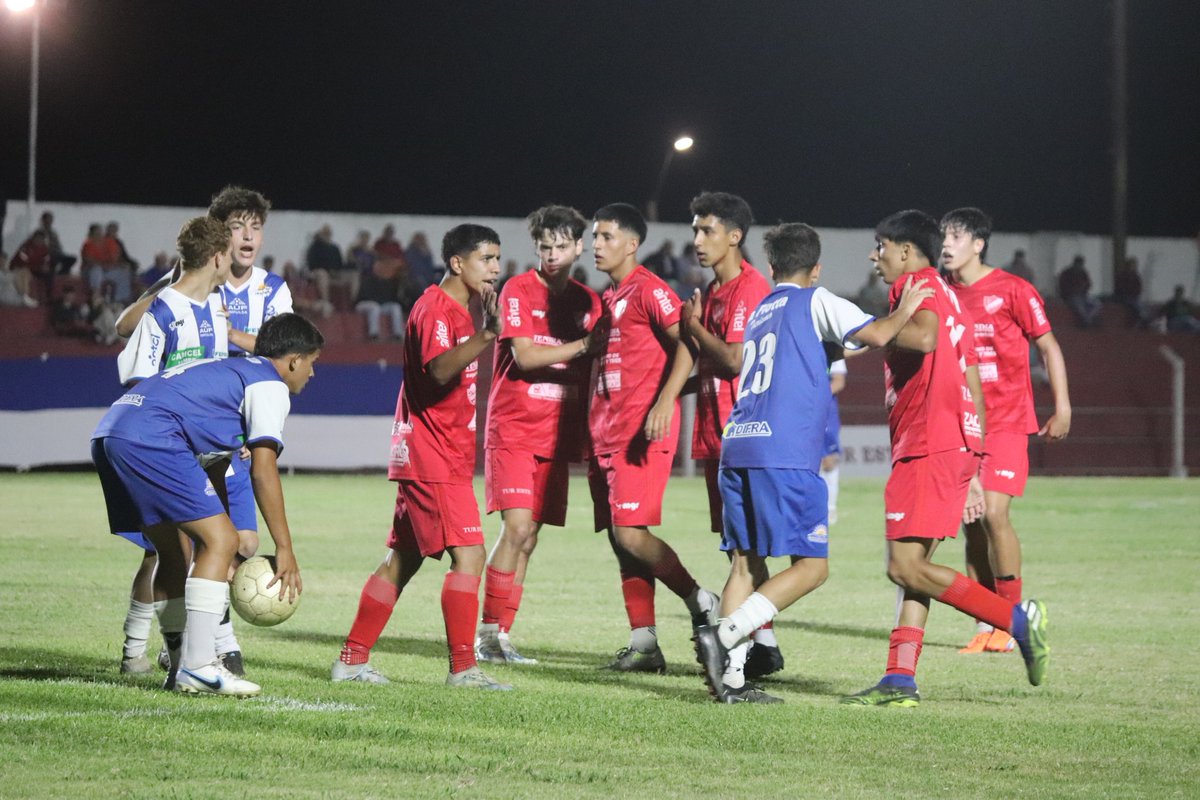 pordeporte33's tweet photo. Victoria de Treinta y Tres ante Cerro Largo, categoría Sub 18, amistoso previo a la.Copa. Goles de Mateo Falcón y Mateo Bas. 2 a 1 resultado final https://t.co/jr7mmcBCYb