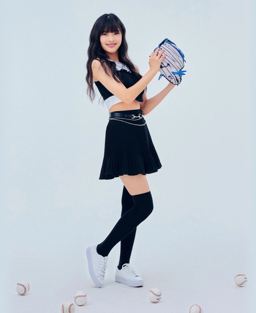 CANDYSHOPBRA's tweet photo. [🚨RUMOR | 11.01.24] 

Possível membro do Candy Shop: 

Nome: Kim Nahyun
Data de nascimento: 15 de janeiro de 2004
Tipo sanguíneo: B
• Ela é mais conhecida por ser uma concorrente do reality show de sobrevivência da MBC 'My Teenage Girl' em 2021.

#캔디샵 #CANDYSHOP https://t.co/DUk7kWBSh9