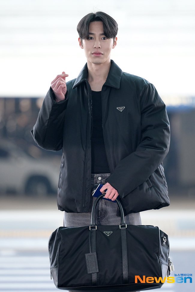 it’s giving hana dul set im the king star lee jaewook imnida