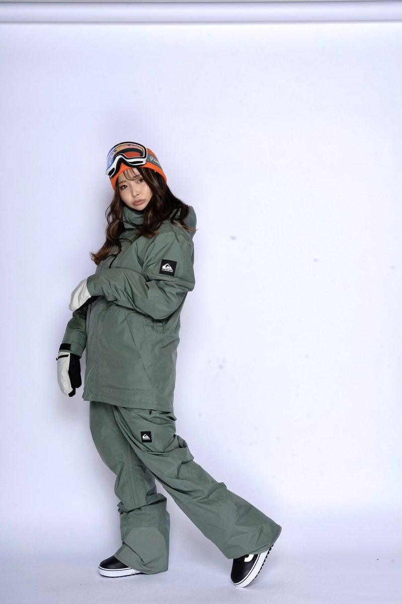 rikatan_0117's tweet photo. 23-24バージョン
性別：女
年齢：アラサー♡
拠点：ホームレス
一言：ゴリゴリな男っぽい滑りがしたい🦍ｳﾎ
ギア：今年はサロモンとLIBで２本体制🏂
ハイマニと@selectsnowboard のｱﾝﾊﾞｻﾀﾞｰ
撮影もちょこちょこ🫣
少し丸くなりました🤫ww(去年比)
写真は盛れてます🤪←

フォロー&amp;RT🤲🏻💖 https://t.co/NoeTJPoHlZ