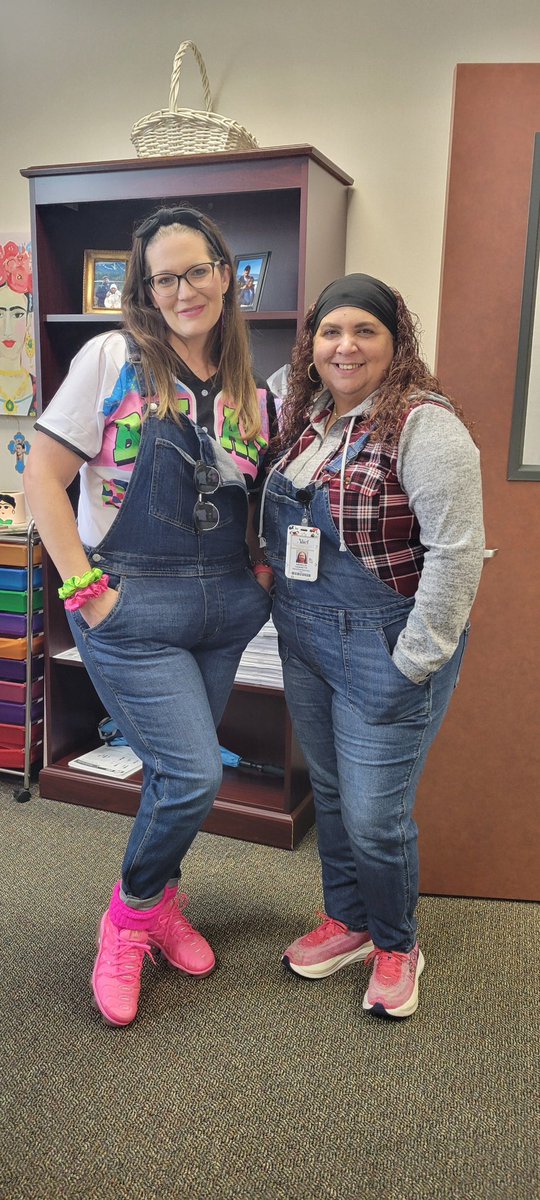 BusyCounselor's tweet photo. The 90th day of school means rolled up overalls with florescent vibes…I’m an 80’s baby, but the 90’s raised me! @Horn_Dream_Big @MrMooreMentions @AmarilisNavarr6 @STAARCounselor @ReesCounselor @AliefCounseling @MSChin80 https://t.co/GBNT8jTg8u