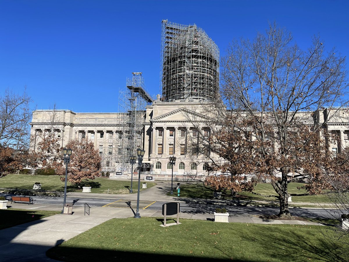 FCSSuper's tweet image. Had the opportunity to spend the morning in Frankfort advocating with @BallingerCarrie @thomcochran @LudlowSup @KirbySmithCISD and @DrBurchett_HCS for school facilities and other things. I always have to stop to take a picture of the KY State Capitol, beautiful! #KASS #KYGA24