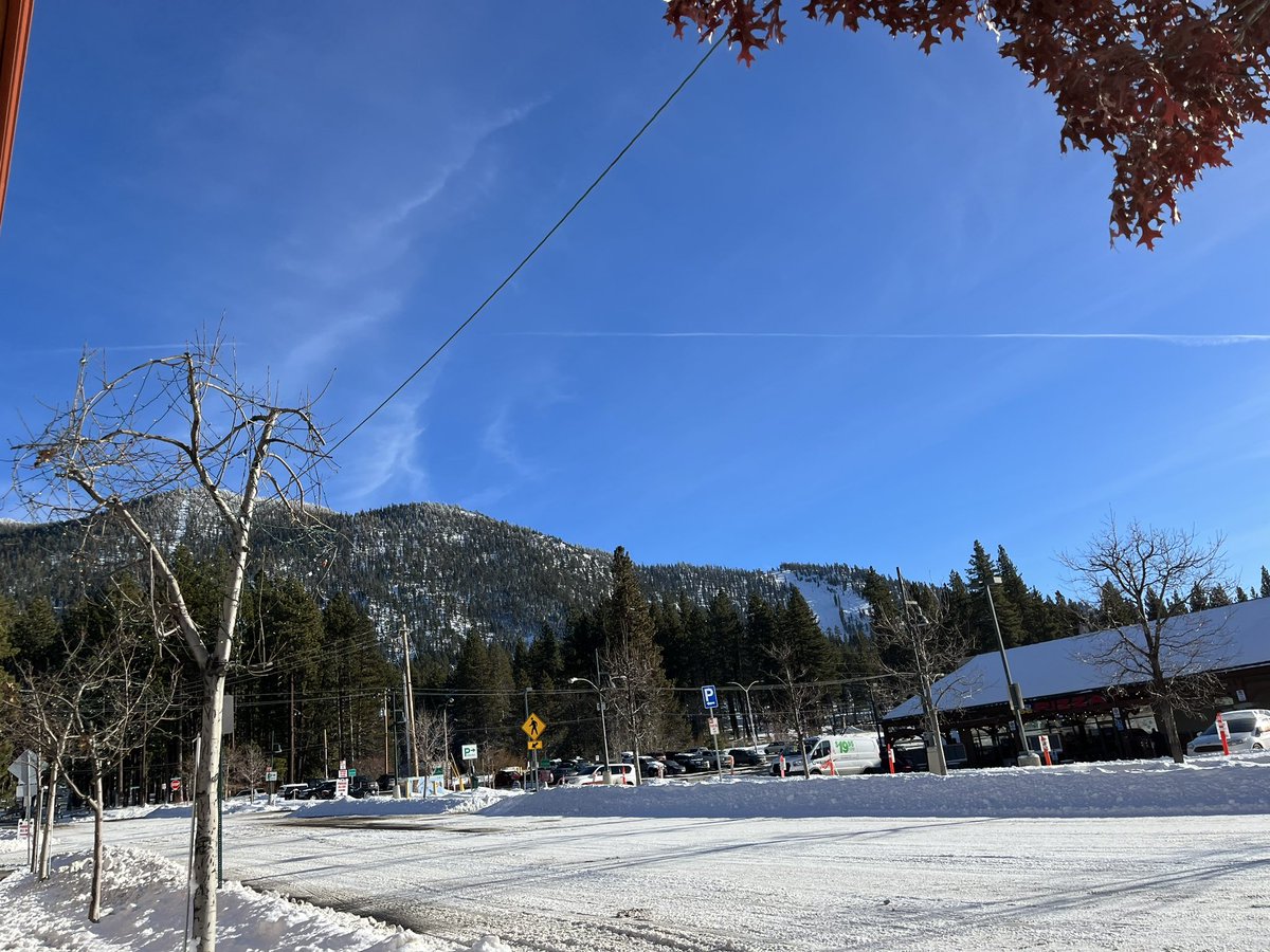 QIX_Official's tweet photo. Can anyone guess where this is? Hint: ❄️☃️🏂🏔️⛷️ 
Jiyeon https://t.co/xY4kFrbdCV