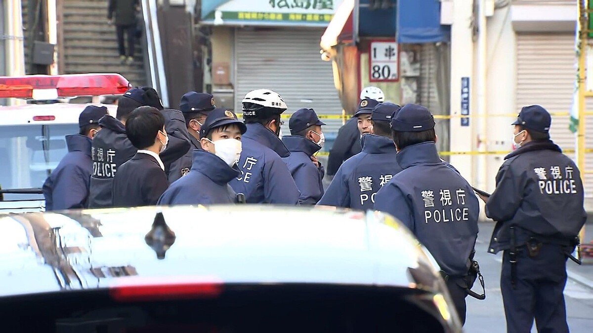 livedoornews's tweet photo. 【通報】東京・台東区鶯谷駅前のホテルで立てこもりか、男女2人が一室に 警察官が説得中
https://t.co/2FB1BwS5P6

台東区根岸のホテルの従業員から「男女が争う声がする」と通報があった。警察官がホテルの4階の部屋に駆けつけたところドアを開けず、中で男女2人が立てこもっているとみられている。 https://t.co/DuldGNFSZH