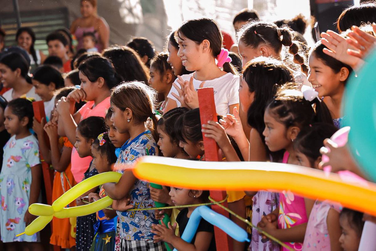 jorgexsa's tweet image. En Barrio Nuevo y San José Ixtapa llegaron los Reyes Magos con muchos regalos y todos los zankitas la pasaron padrísimo. La música puso a bailar a chicos y grandes y se fueron muy contentos.