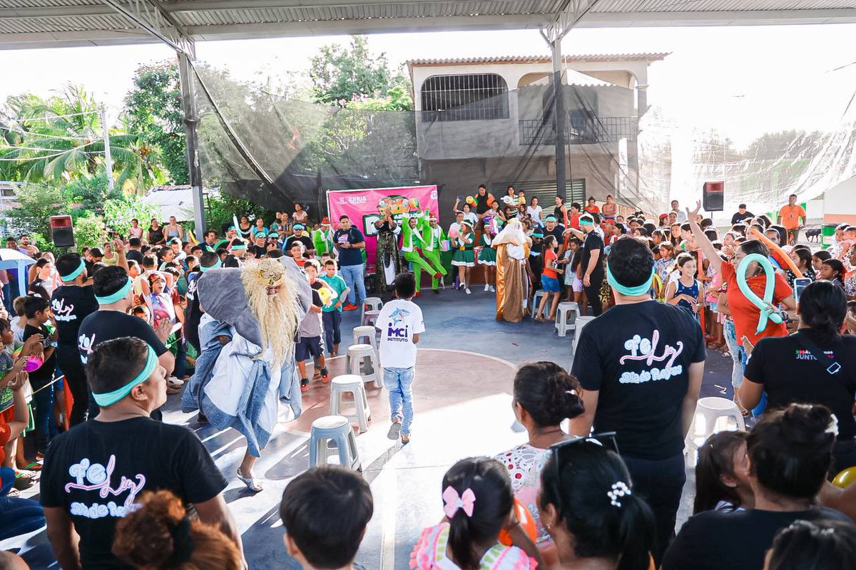 jorgexsa's tweet image. En Barrio Nuevo y San José Ixtapa llegaron los Reyes Magos con muchos regalos y todos los zankitas la pasaron padrísimo. La música puso a bailar a chicos y grandes y se fueron muy contentos.