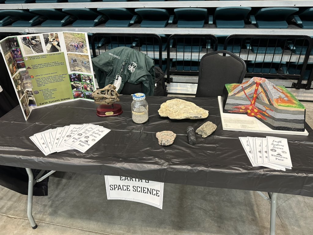 Having a good time promoting Earth and Space Science at the district course selection night!