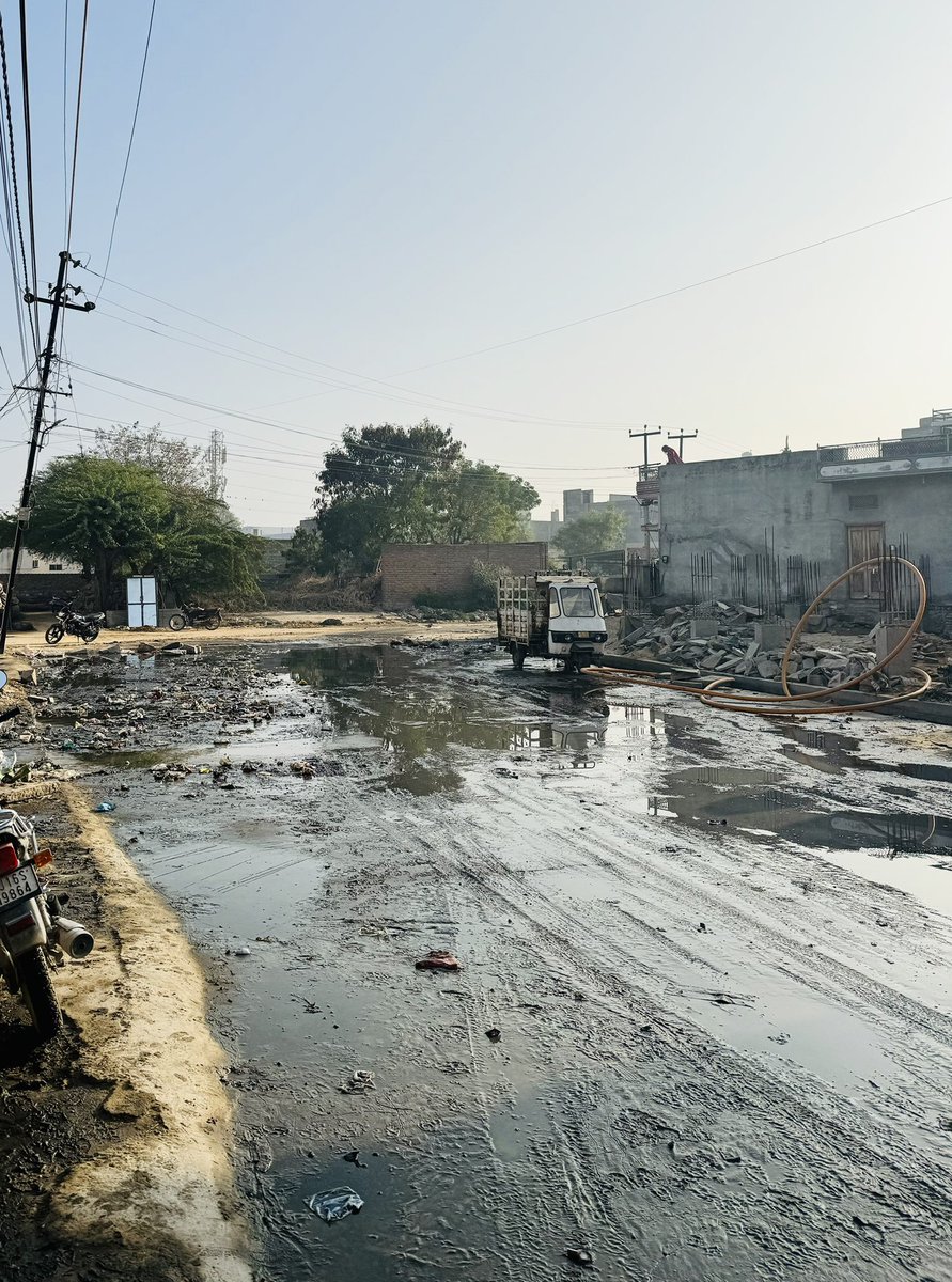 TalkToDileep's tweet photo. Hats off to our town's visionaries! The new road ingeniously blends gutter water and road, transforming cleanliness into an overrated concept. A masterpiece of urban chaos! Bravo, town planners! 🚧🌧️ #Sarcasm #UrbanCharm #jalore #headpostoffice @rpbreakingnews @News18Rajasthan https://t.co/RIRsNaanuG