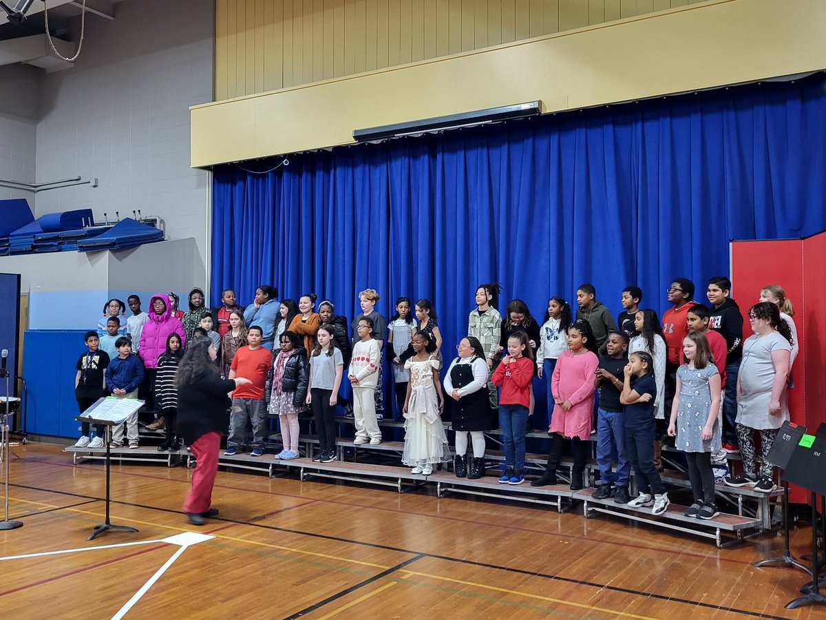 HoweSCSD's tweet photo. Our Howe Band, Orchestra, and Chorus students showed off their amazing talents at the Winter Concert today. Great job students and thank you teachers (Longe, Niravathu, and Scotto. #HoweHawks @SCSchools @HoweSCSD https://t.co/lpsaDqpcNc