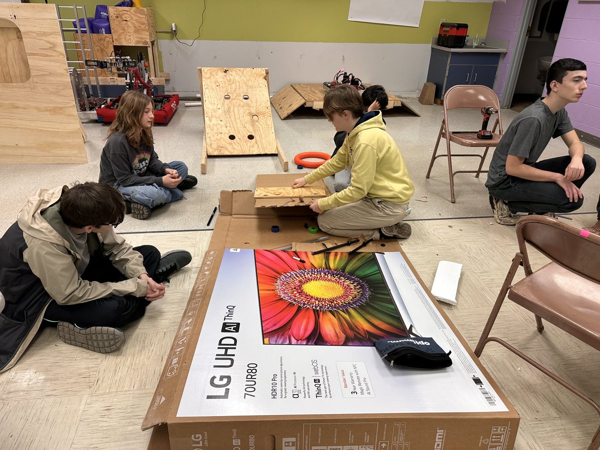 DarkSideRobots's tweet image. Prototyping week: when the “robot people” get to play with wood.