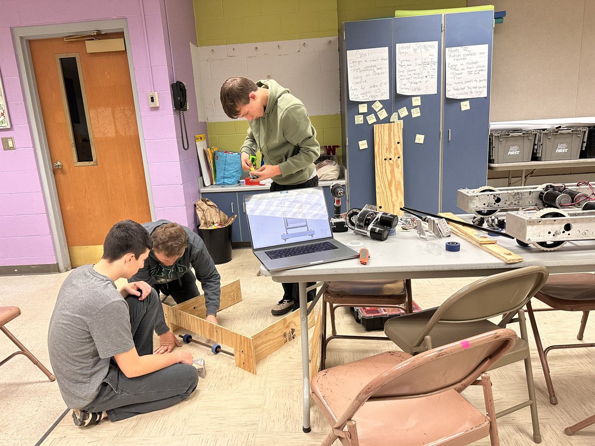 DarkSideRobots's tweet image. Prototyping week: when the “robot people” get to play with wood.