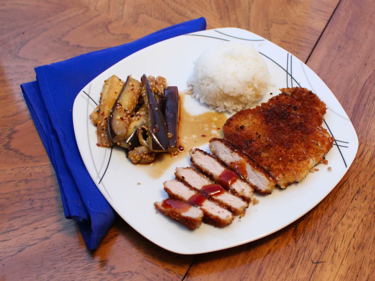 FreshCookedFun's tweet image. Served up some spicy garlic eggplant and pork katsu!  The savory eggplant goes great with the fried pork.  #dinner #asianfood #Food