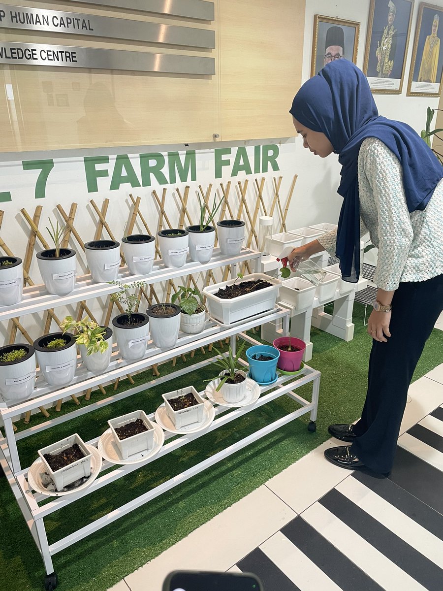 eyjaaa_'s tweet photo. Function buat tanaman dalam office.. sustainability katanyaa.. mana nk dpt rak bunga and pasu2 tu bole klik link dekat bawah. https://t.co/UHdDZgM4R4