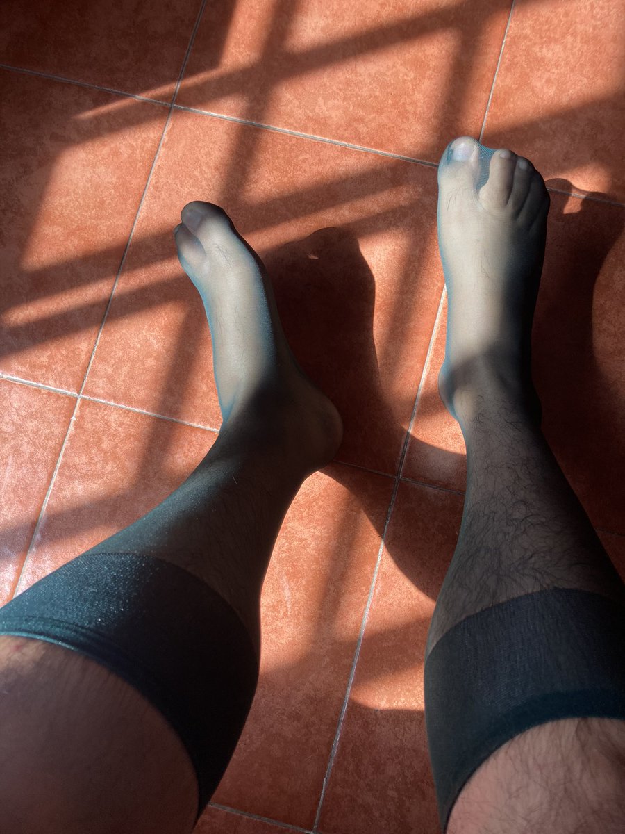 Vic_S83's tweet photo. Nueva adquisición @BV_Socks #sheers #sheersocks https://t.co/3t9vinwYwj