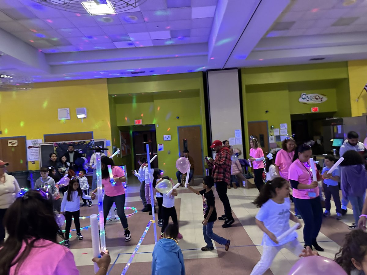 CEA_PrideFAST's tweet photo. GLOW FAMILY PARTY at School 12 was so much fun! Thank you to all our families who came out and had a blast playing games and dancing the night away! @cliftonschool12 @cliftonschools @NJEA @NJEAReg27 #oneClifton #familyengagement https://t.co/O8s7xss4MV