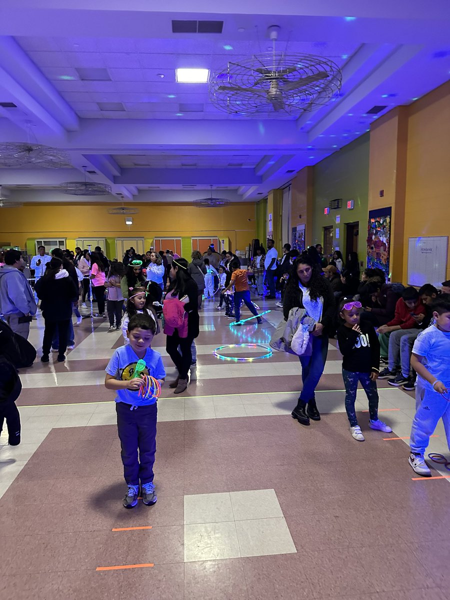 CEA_PrideFAST's tweet photo. GLOW FAMILY PARTY at School 12 was so much fun! Thank you to all our families who came out and had a blast playing games and dancing the night away! @cliftonschool12 @cliftonschools @NJEA @NJEAReg27 #oneClifton #familyengagement https://t.co/O8s7xss4MV