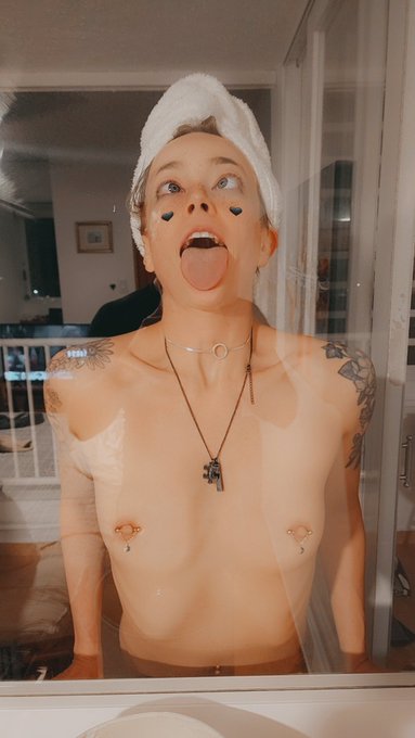 My tits are so small you can't even tell I'm pushing them against the glass 🥲 https://t.co/xeNjKVr4T<a href="/tag/mvsales"class="tags"><span>#mvsales</span></a>